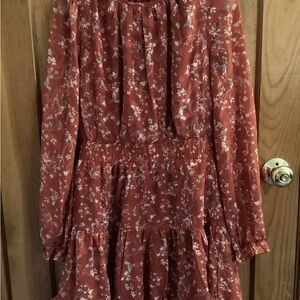 Lulu's floral print, lined dress. Above the knee length, romantic style. Size M.